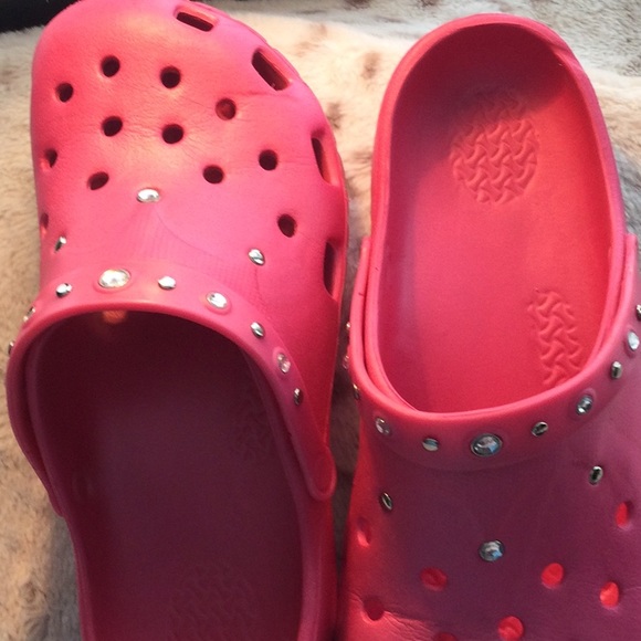 Pink Croc-Like Shoes With Embellishments - Picture 3 of 6